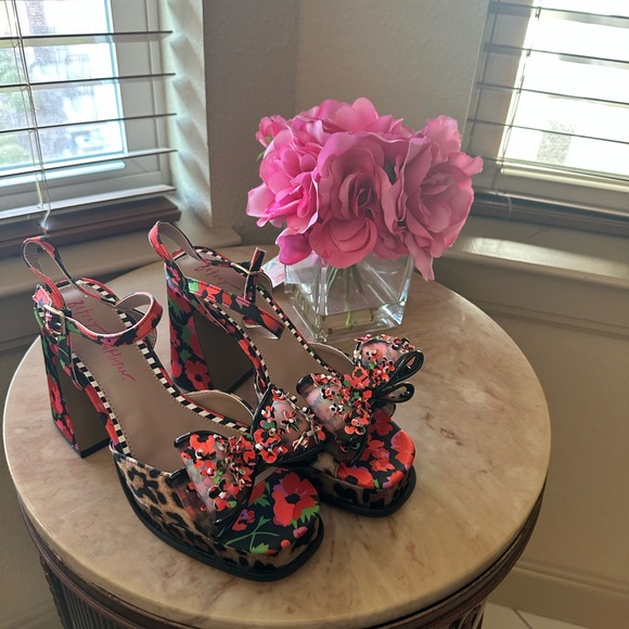 Betsey Johnson Shoes - Betsey Johnson Multi-Color Floral & Leopard Bow Platform Sandals 8 NIB